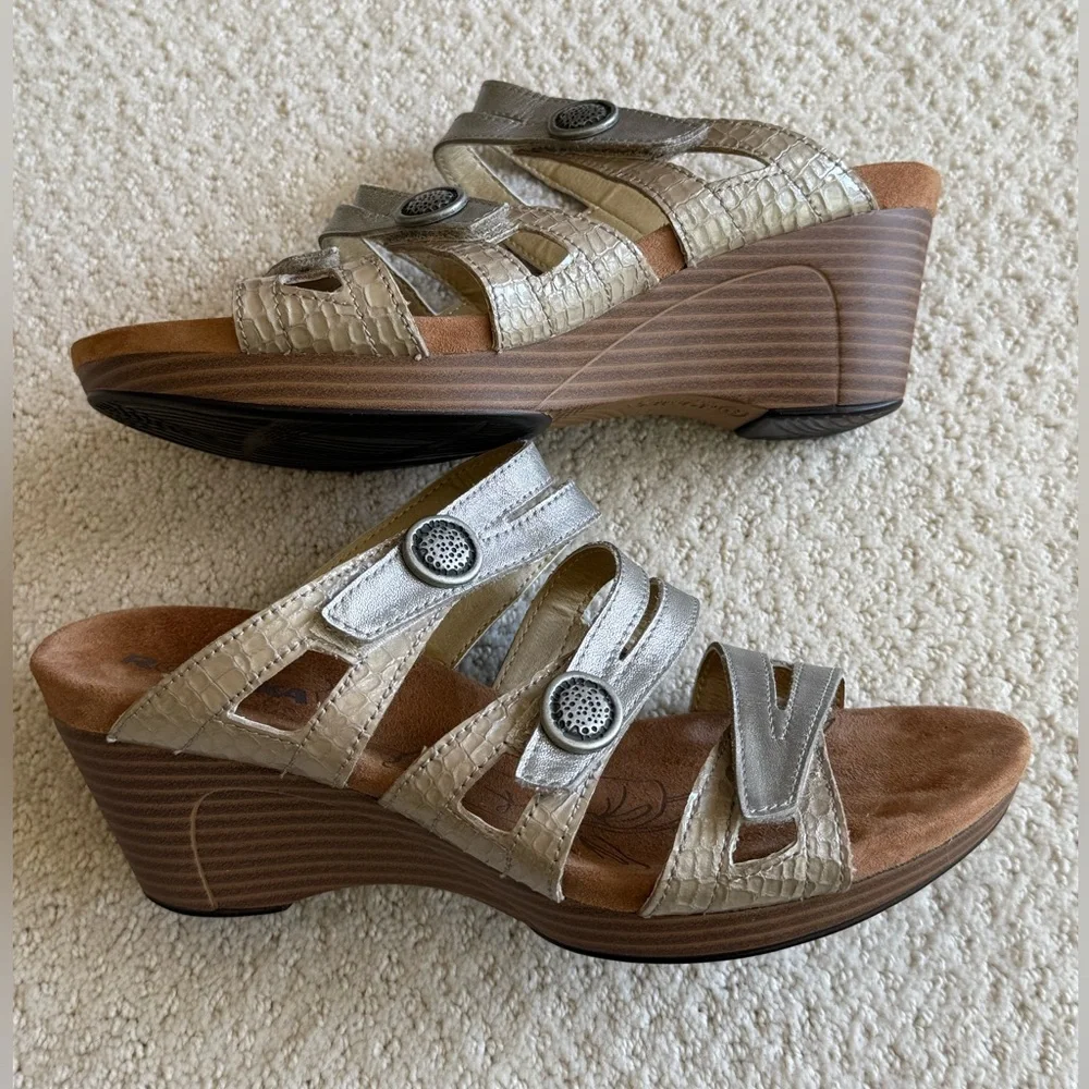 Romika Silver Metallic Strappy Wedge Adjustable Strap Sandal‎ Size 38 (7-7.5)